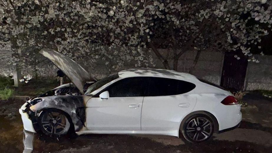 У Кривому Розі чоловік підпалив автомобіль своєї знайомої