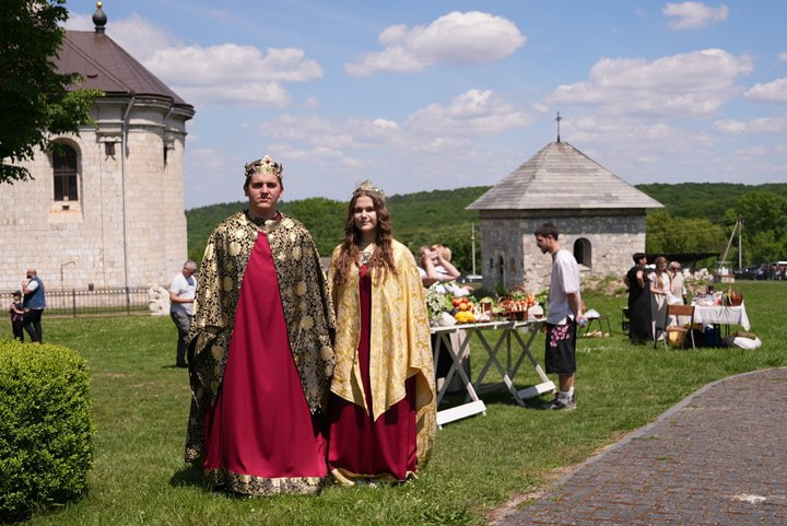 У Крилосі провели фестиваль «Ремісничий двір давнього Галича»: лицарські бої …