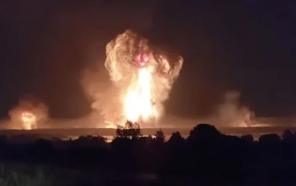 У Криму лунають численні вибухи: під атакою аеродроми