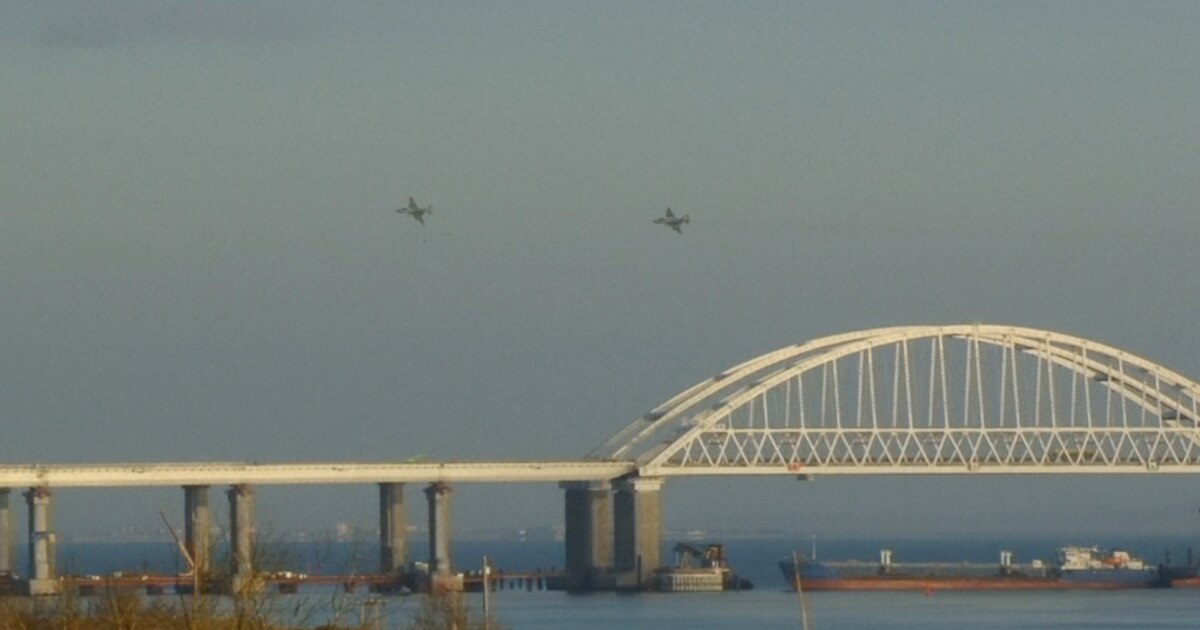 У Криму перекривали рух Керченським мостом, до цього в Севастополі …