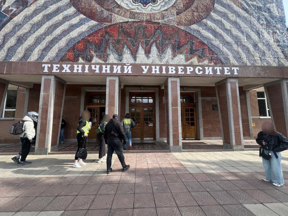 У Кропивницькому викрили посадовицю вишу у схемі в’їзду іноземців в …