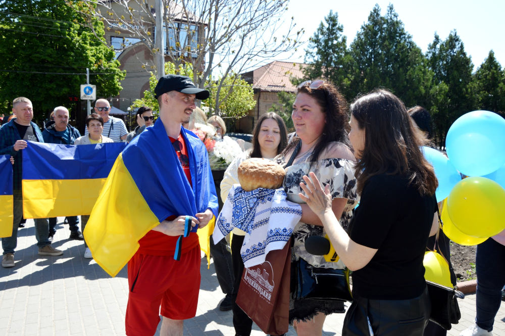 У Кропивницькому зустріли звільненого з російського полону захисника - Артема …