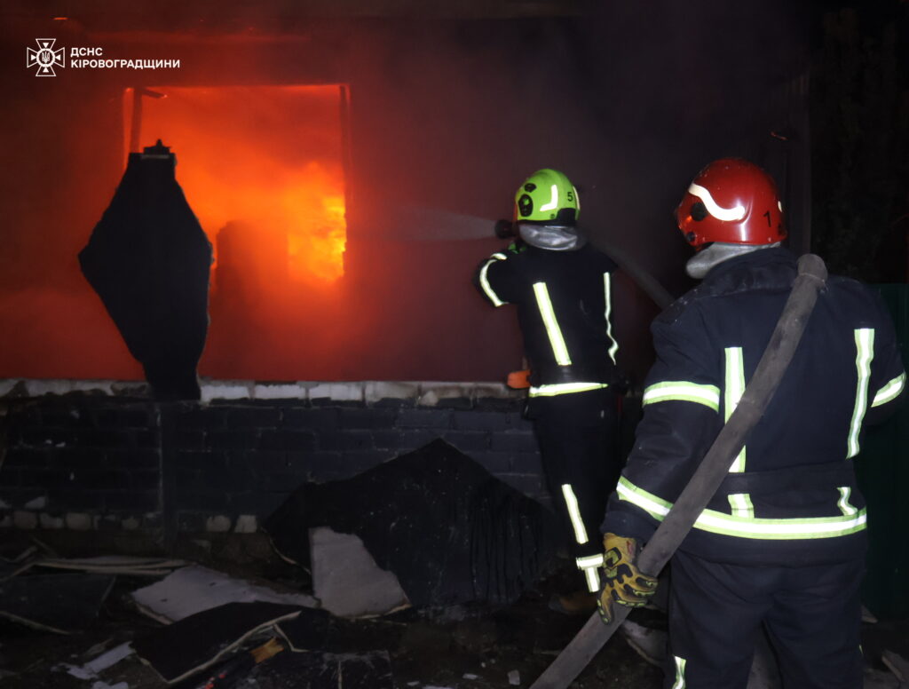 У Кропивницькому палав триповерховий будинок