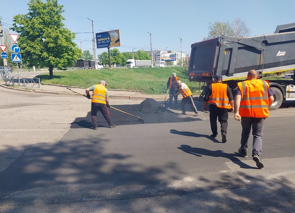 У Кропивницькому продовжують ліквідовувати ямковість на дорогах: де саме