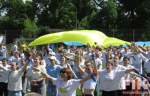 У Кропивницькому студенти розгорнули 50-метровий прапор під час масштабної руханки