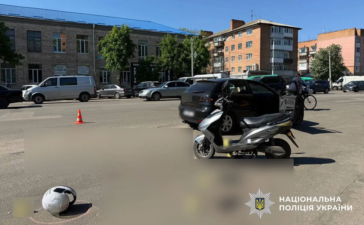 У Лубнах зіткнулися електроскутер і легковик: є травмована