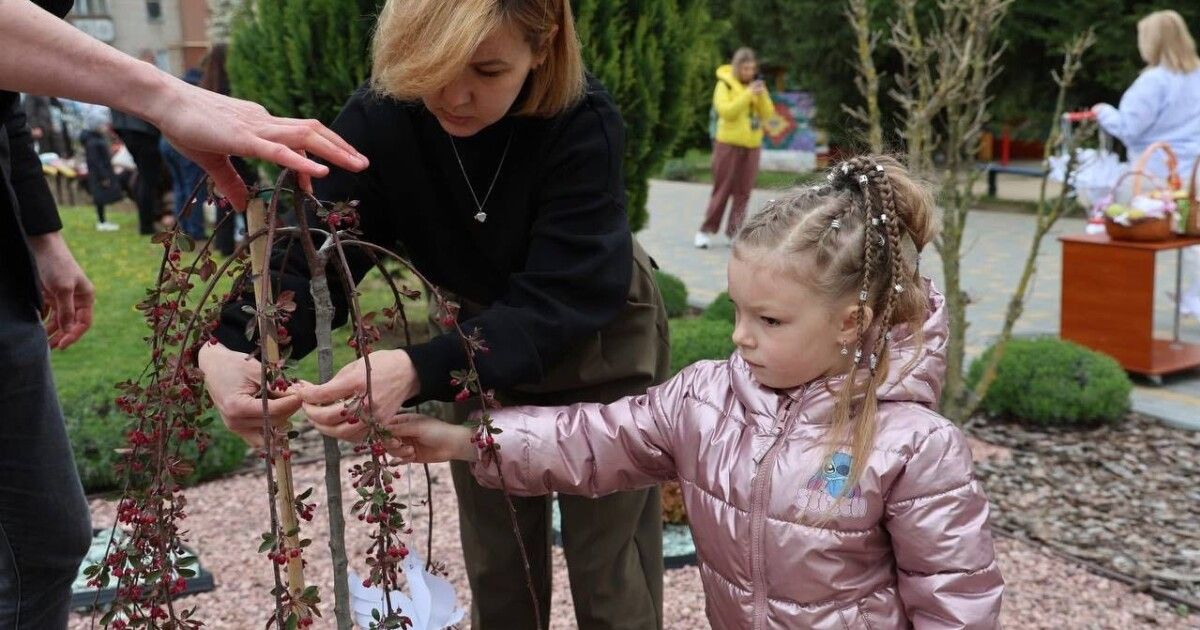 У Луцькому дитячому садку посадили Сад пам'яті загиблих від війни …