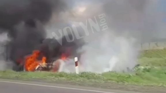 На Волині авто злетіло в кювет і згоріло вщент: водія …