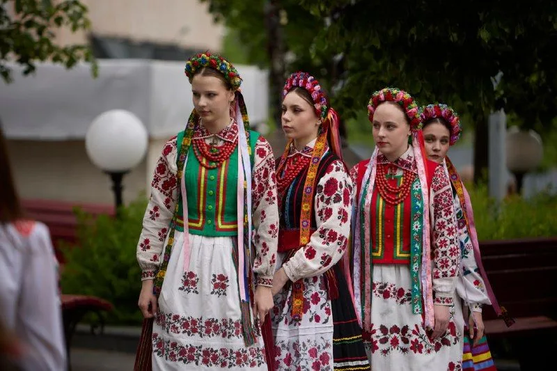 У Луцьку до Дня вишиванки провели захід на підтримку традицій