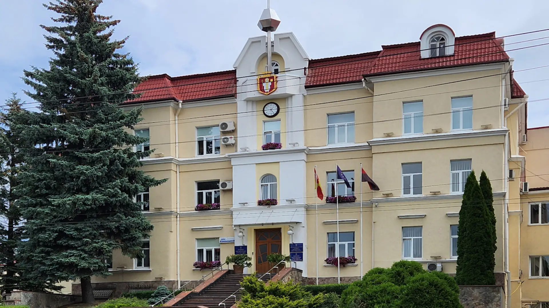 У Луцьку, ймовірно, замінували будівлю міськради, — ЗМІ