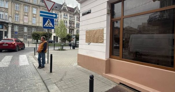 Поліція затримала вандалів, які поцупили меморіальну таблицю Джохару Дудаєву у …