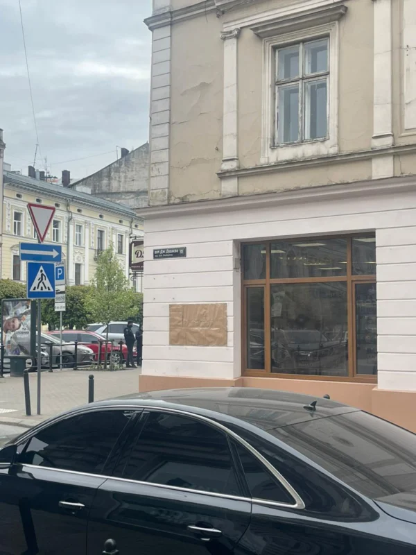 У Львові викрали нещодавно встановлену таблицю президенту Ічкерії Джохару Дудаєву