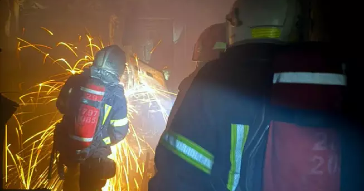 У Львові горіла багатоповерхівка: ДСНСівці врятували 12 людей