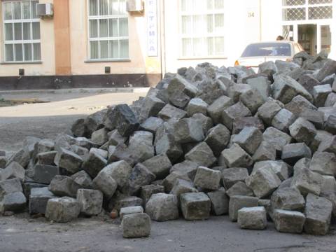 У Львові дозволили використати бруківку з вулиць міста для замощення …