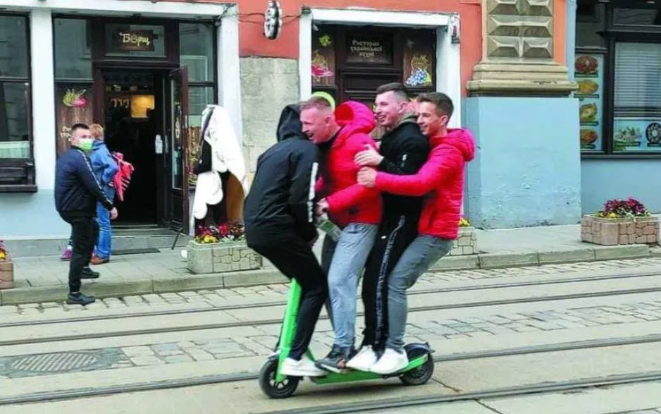 У Львові зареєстрували петицію про заборону електросамокатів у центрі міста