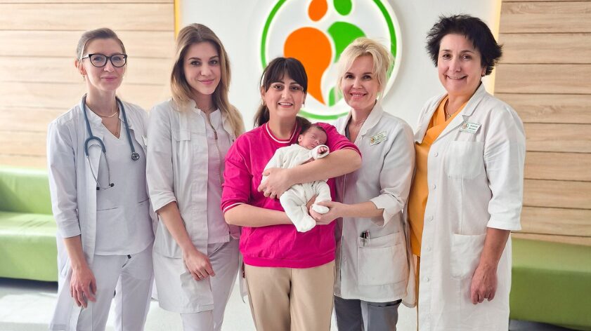 У Львові медики виходили дівчинку вагою 910 грамів