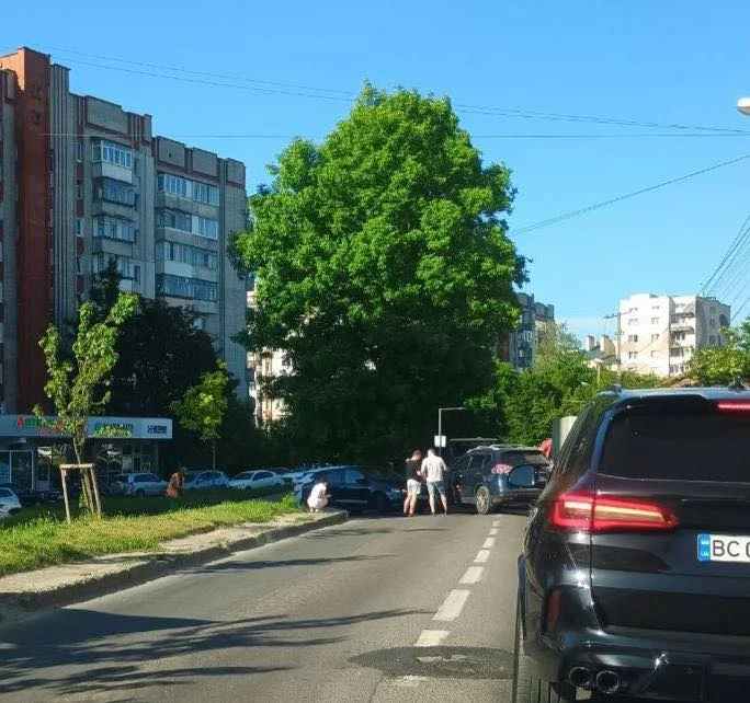 У Львові на Варшавській не розминулись автомобілі (ФОТО)