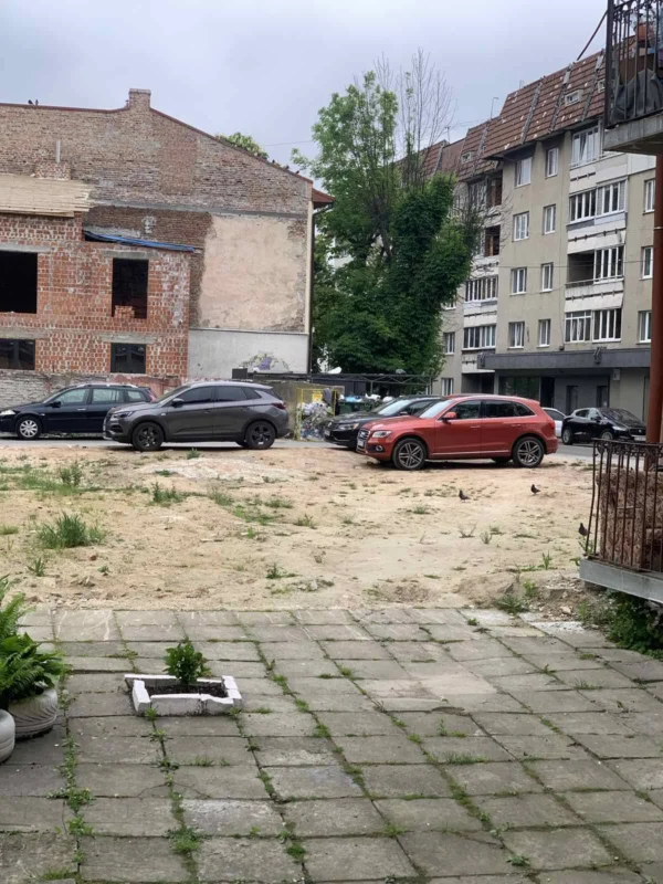 У Львові облаштували нове місце для паркування (ФОТО)