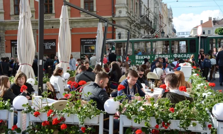 У Львові переглядають правила розміщення літніх майданчиків при ресторанах