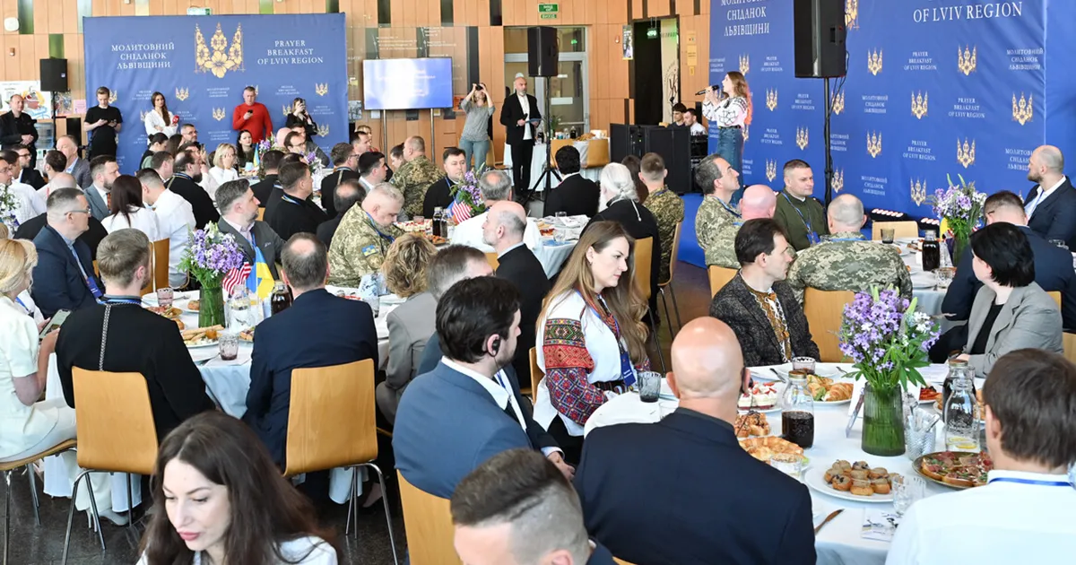 У Львові пройшов VI Молитовний сніданок за участю дипломатів США, …