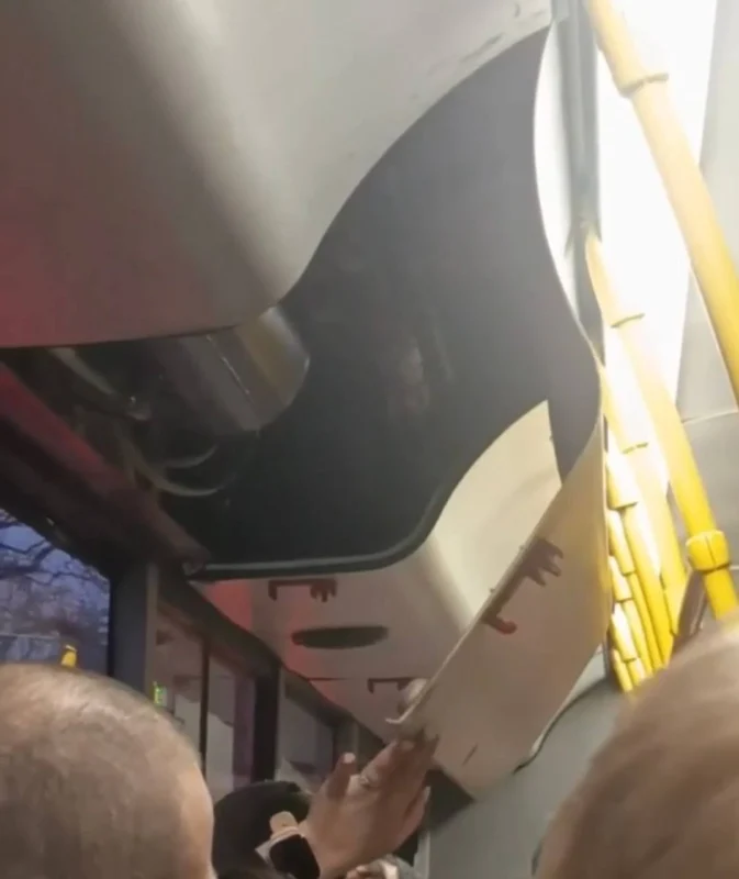 У Львові під час руху мало не розвалився автобус (ВІДЕО)