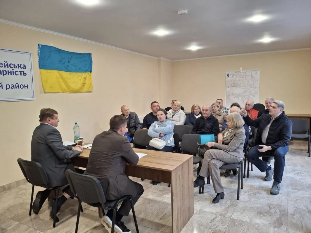 У Львові через житлові вулиці їздять сміттєвози (ФОТО)