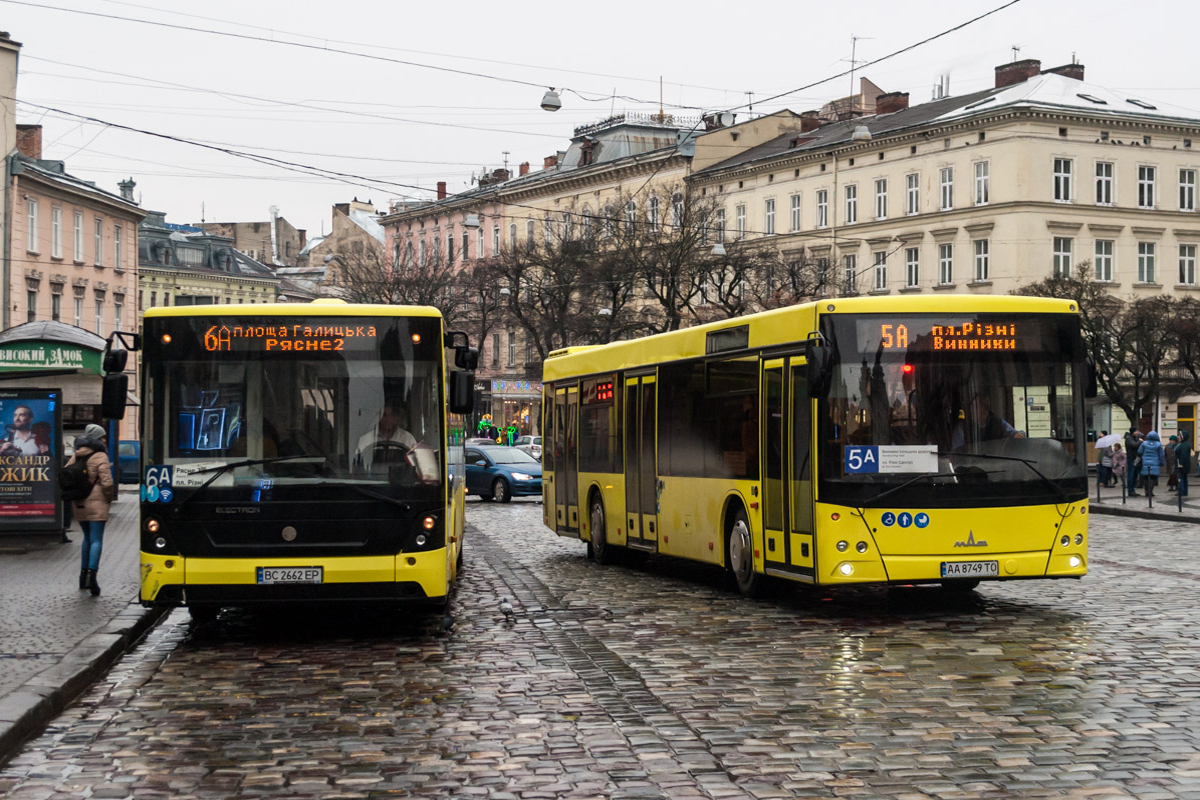 У Львові через провалля змінили рух кількох автобусів