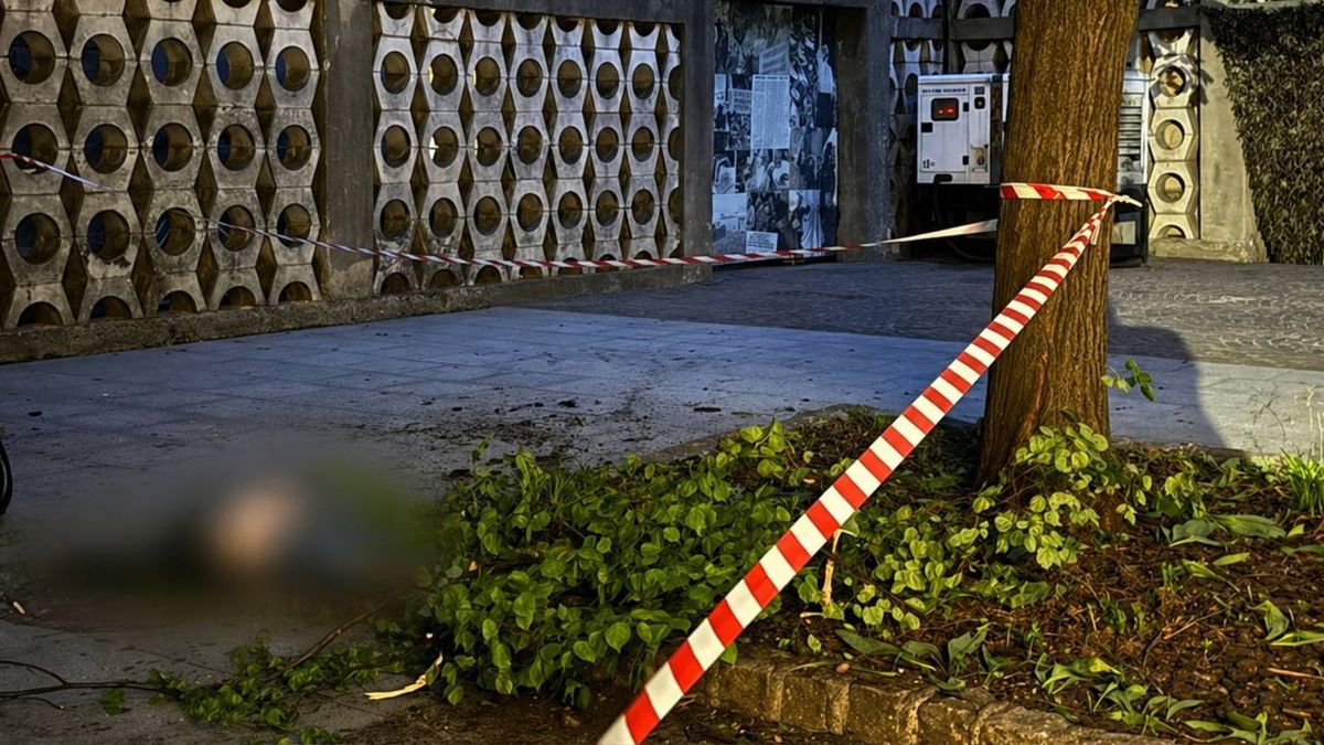 У Львові іноземець вистрибнув з оглядового майданчика вежі Ратуші