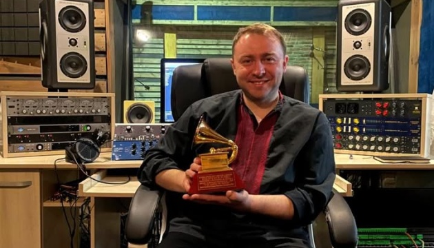 У Львів привезли статуетку Grammy, яку завоював український звукорежисер