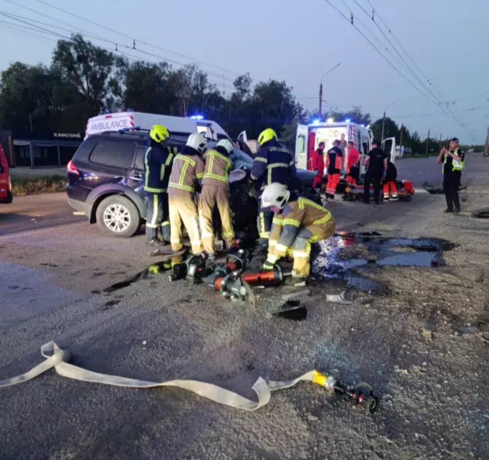 У Микитинцях внаслідок ДТП загинув чоловік, ще двоє людей у …