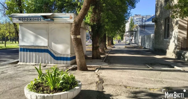 У Миколаєві демонтують ще три кіоски і зупинку
