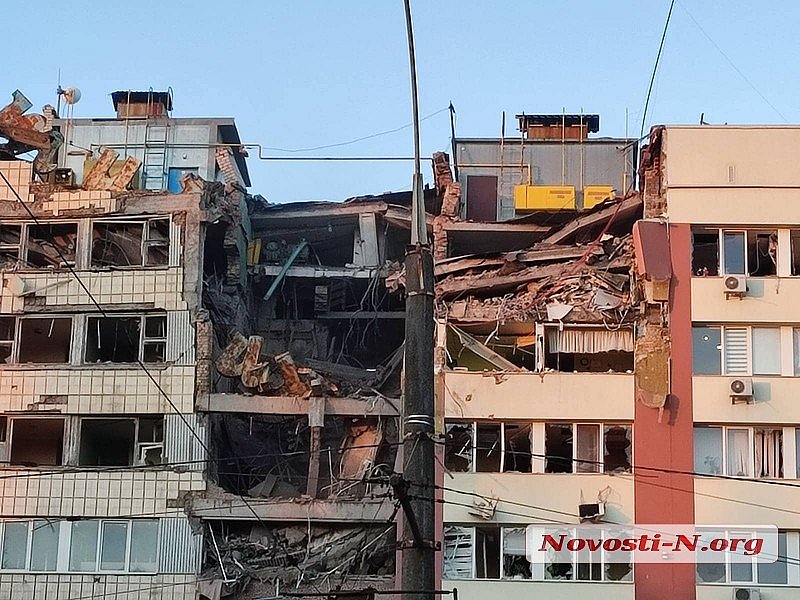 У Миколаєві дрони атакували адмінбудівлю, в області ворог бив із …