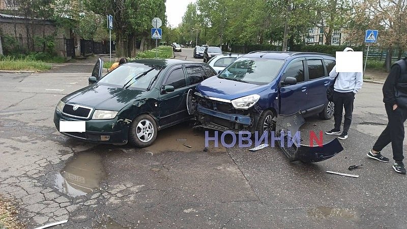 У Миколаєві зіткнулися Skoda та Dacia: рух утруднений