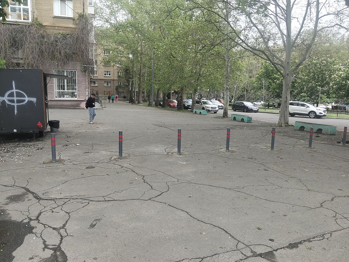 У Миколаєві огородили пішохідну зону біля обласного ПК