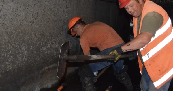 У Миколаєві розчищають колектор на Індустріальній — його не обслуговували …