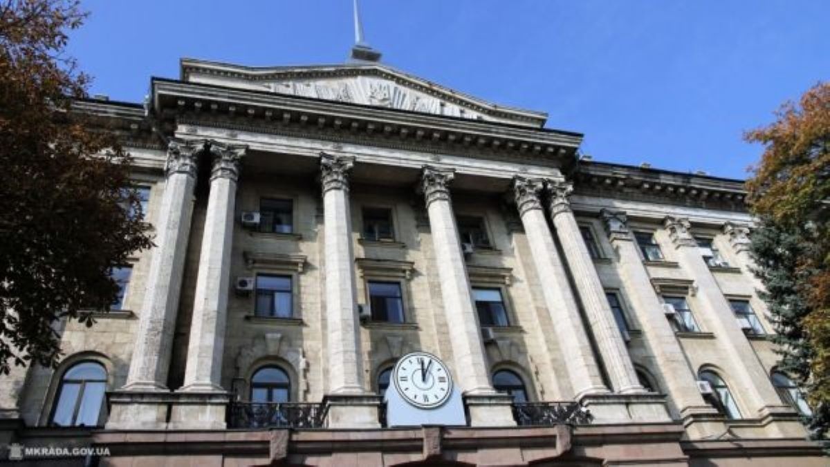 У Миколаєві скликали депутатів на сесію міськради після зриву земельних …