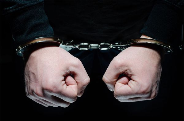 У Миколаєві суд виніс вирок поліцейському, який задушив колишнього чоловіка …