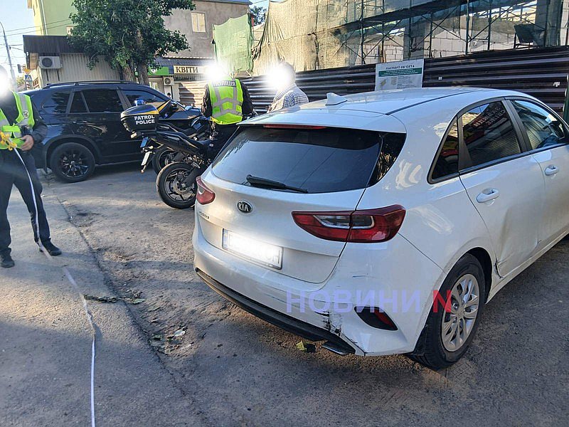 У Миколаєві Kia здавав назад і протаранив Ford