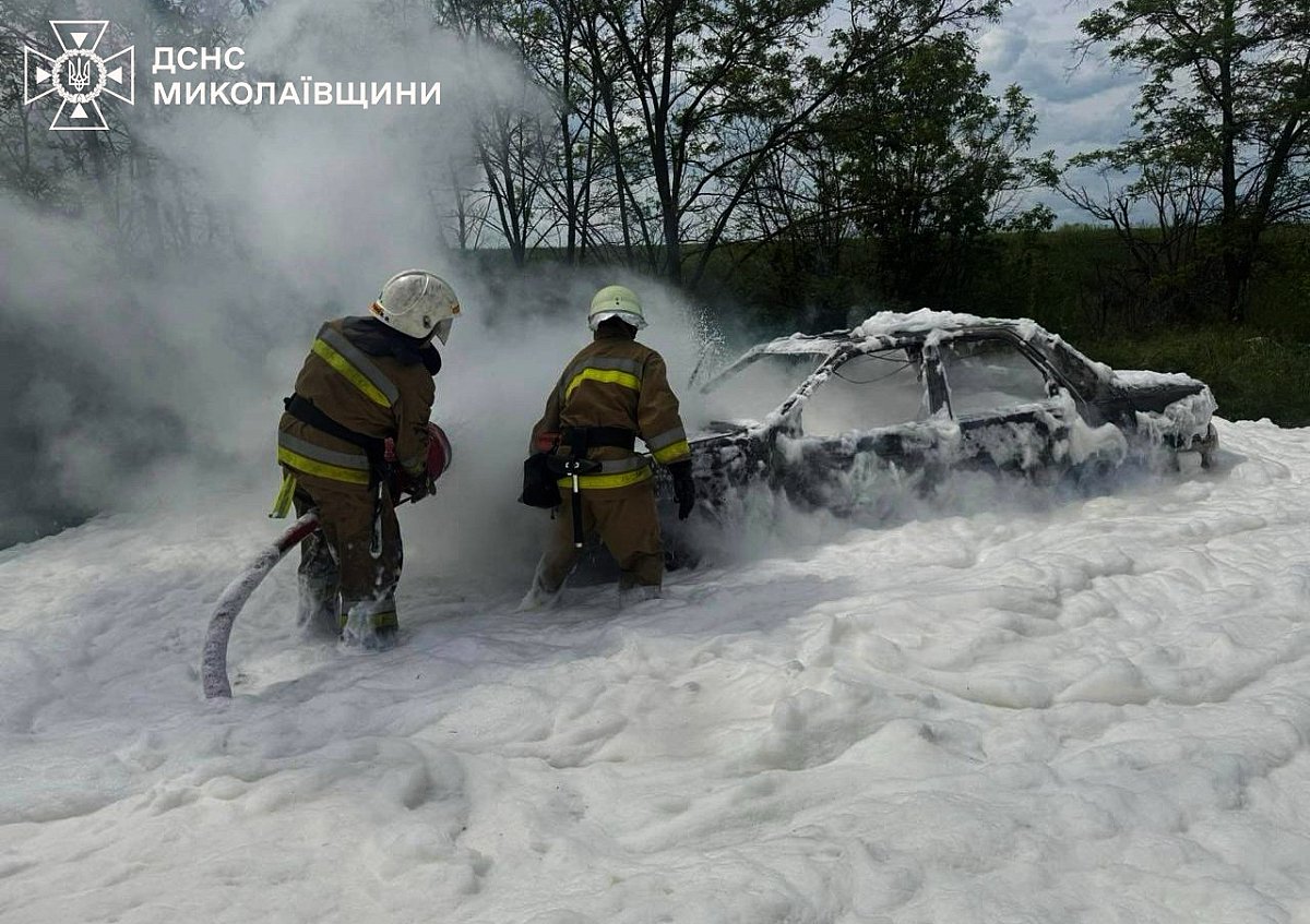 У Миколаївській області згоріли автомобілі
