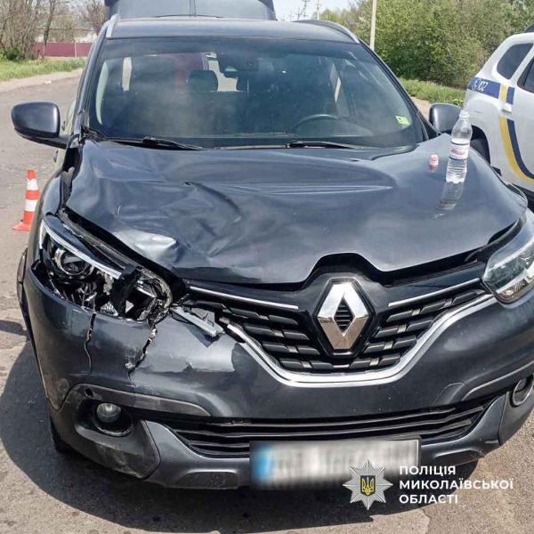 У Миколаївській області під колесами легкової автівки загинула жінка
