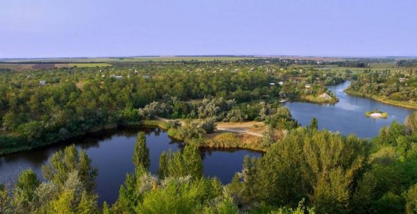У Миколаївській області чарівне водосховище перетворили на велике сміттєзвалище