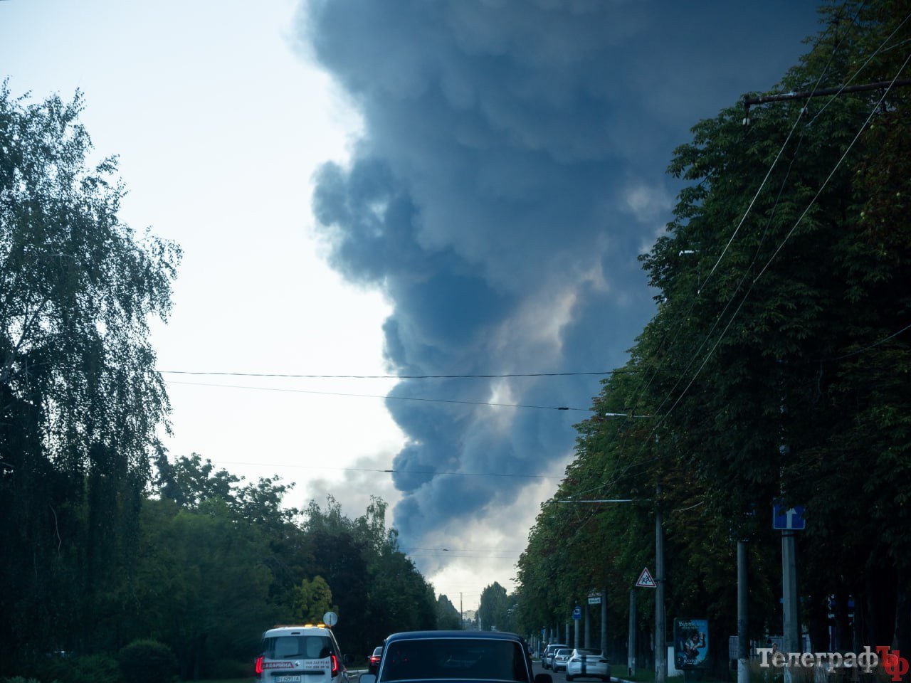 У Миргородському районі через падіння БпЛА пошкоджено техніку та будівлю