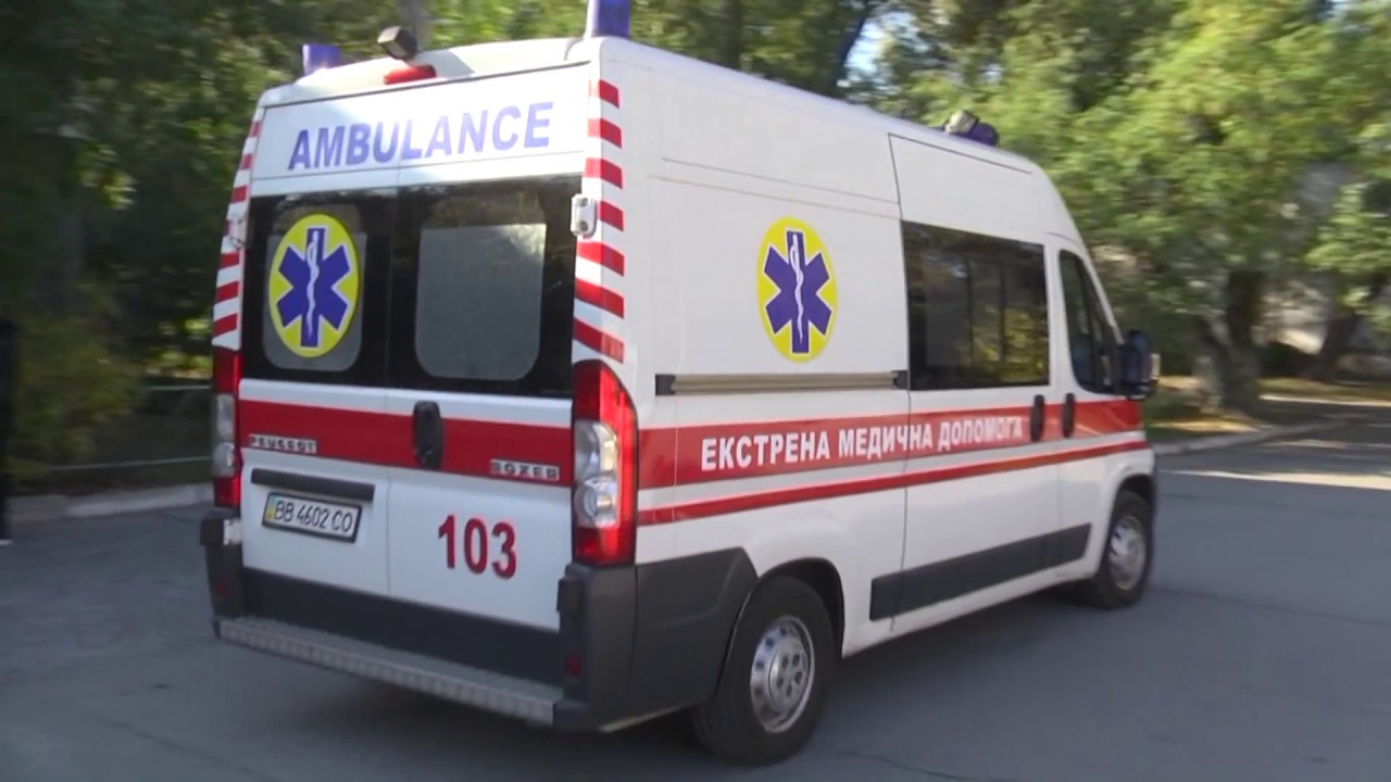 У Мукачеві медики врятували знесилену дівчину, яку залишили саму на …