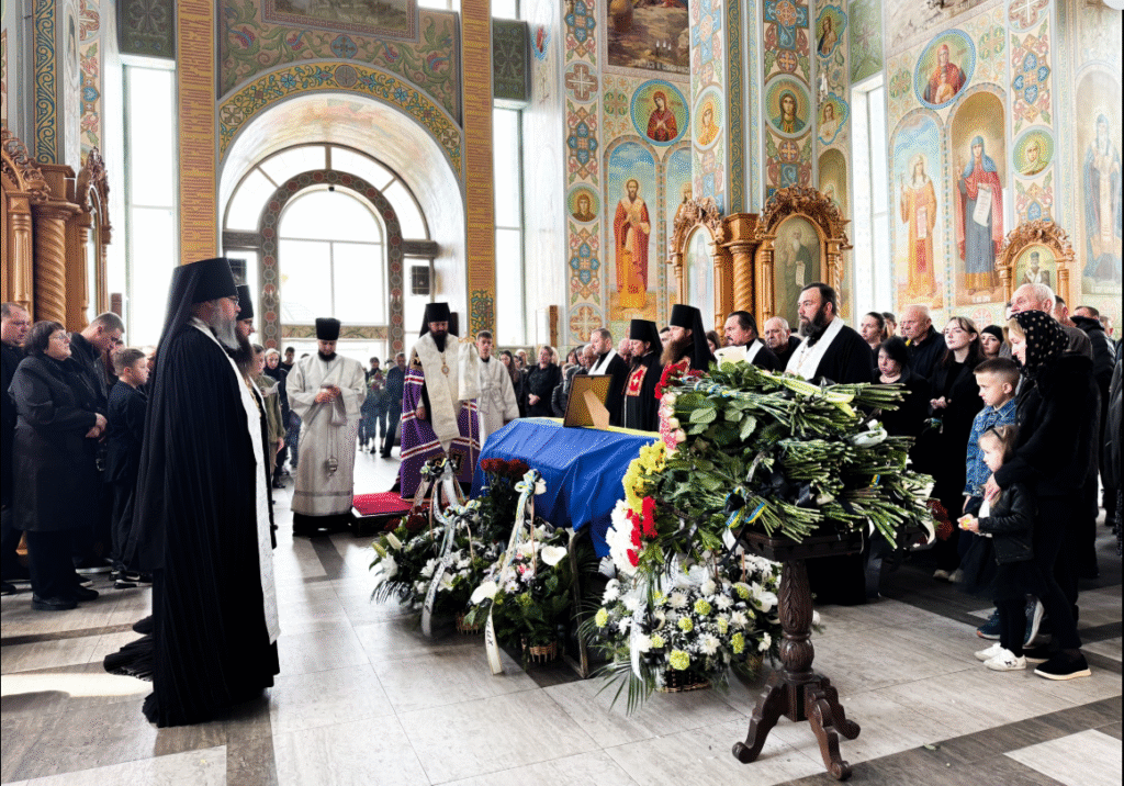 У Мукачеві попрощалися з полеглим захисником Володимиром Сурняком