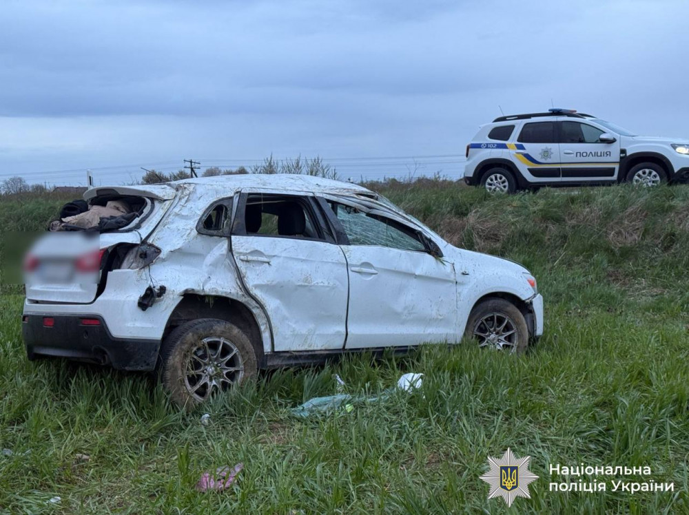 У Надвірнянському районі киянин на «Mitsubishi» з’їхав у кювет — …