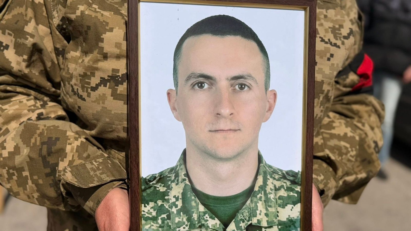 У Надвірнянській громаді провели в останню дорогу померлого воїна Ігоря …