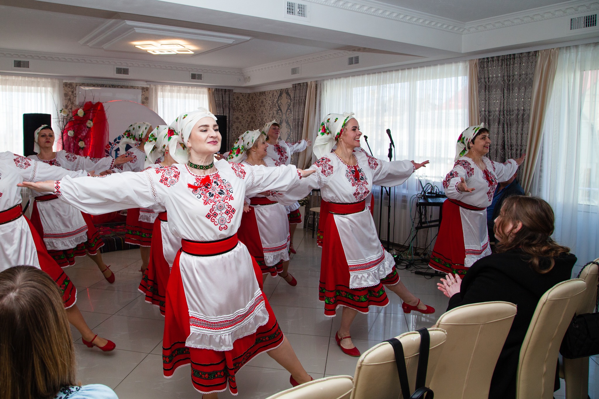 У Немирові відбувся масштабний жіночий форум до річниці «Великої хати»