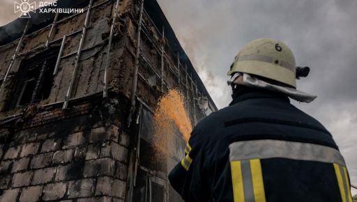 У Харкові горіла шестиповерхова офісна будівля: постраждав чоловік
