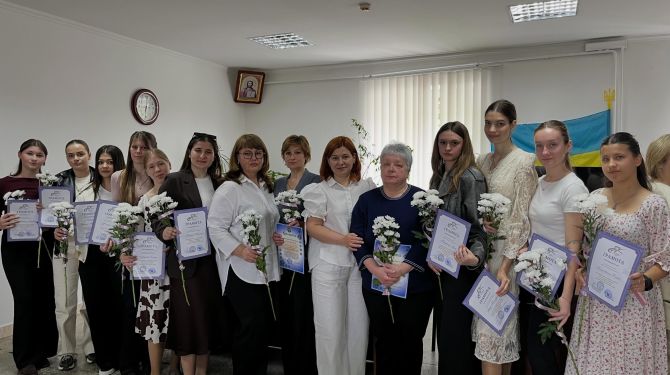 У Новоселицькій лікарні відзначили День медичної сестри і нагородили викладачів …
