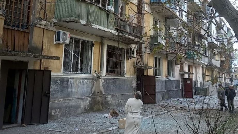 У Нікополі дрон-камікадзе вибухнув у дворі багатоповерхівки (ФОТО)